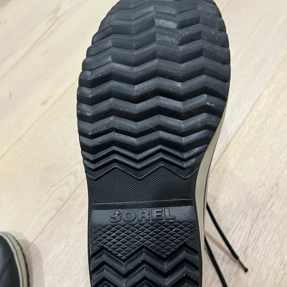 Sorel boots - Picture 7 of 8